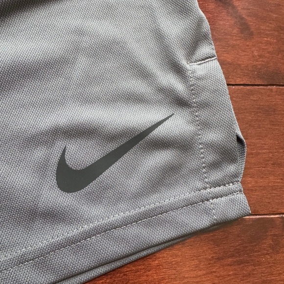 Nike Men's Dark Gray Shorts - Picture 4 of 4